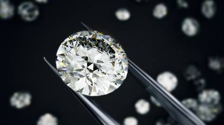 west-seeking-ways-to-target-russian-diamonds-–-bloomberg