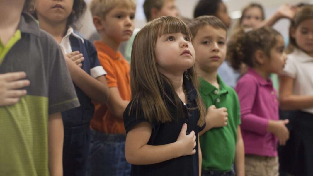 arizona-house-passes-a-bill-that-would-force-children-to-say-the-pledge-of-allegiance