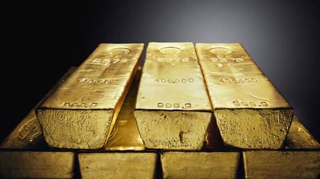 gold-surges-as-us-banking-crisis-rages