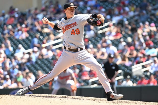 orioles-overwhelm-twins-with-homers,-pitching
