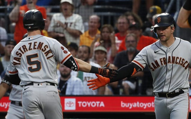 giants-beat-pirates-for-fourth-straight-win