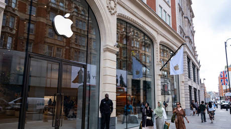 apple-hit-with-$1-billion-lawsuit-in-uk