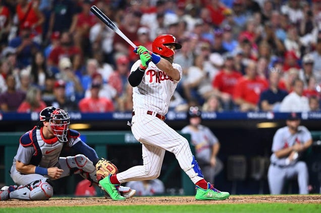 surging-phillies-look-to-complete-three-game-sweep-of-cardinals
