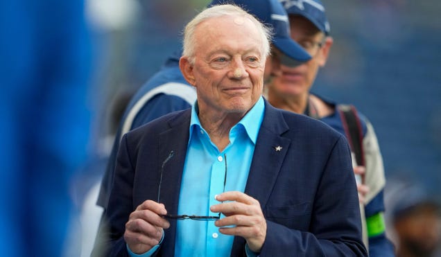 jerry-jones-foolishly-let-the-trade-deadline-pass-the-cowboys-by