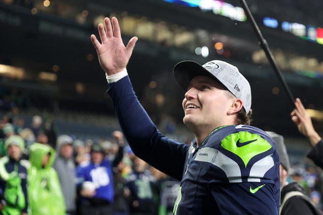 drew-lock-put-on-for-his-city-and-kept-seattle’s-playoff-hopes-alive